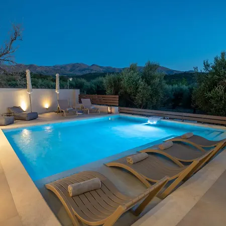 Villa Pavlina , A Hidden Gem With Heated Pool And Ping Pong! *