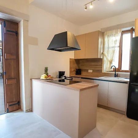 Pavlina , A Hidden Gem With Heated Pool And Ping Pong!