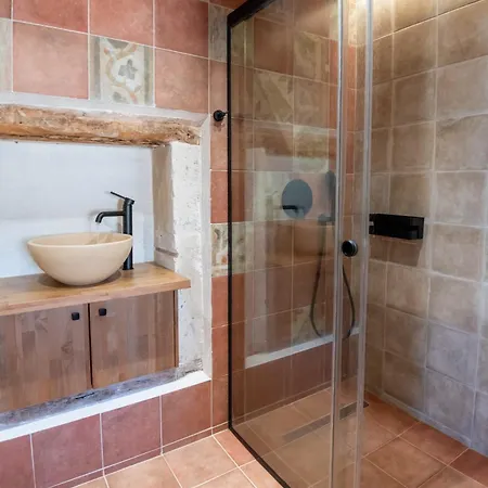 Pavlina , A Hidden Gem With Heated Pool And Ping Pong! Villa